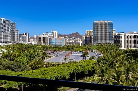 Wailana at Waikiki #908