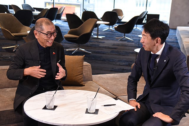 平林良仁氏と鎌田和彦の対談風景