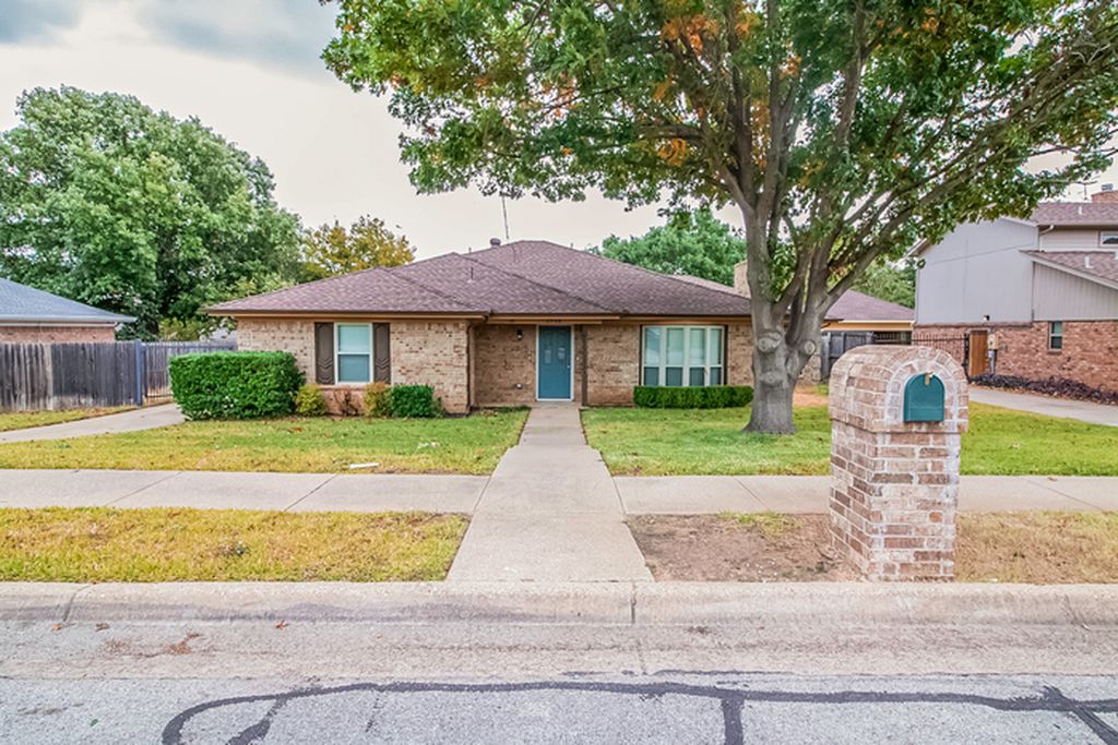 写真:Clearmeadow St, Bedford, TX