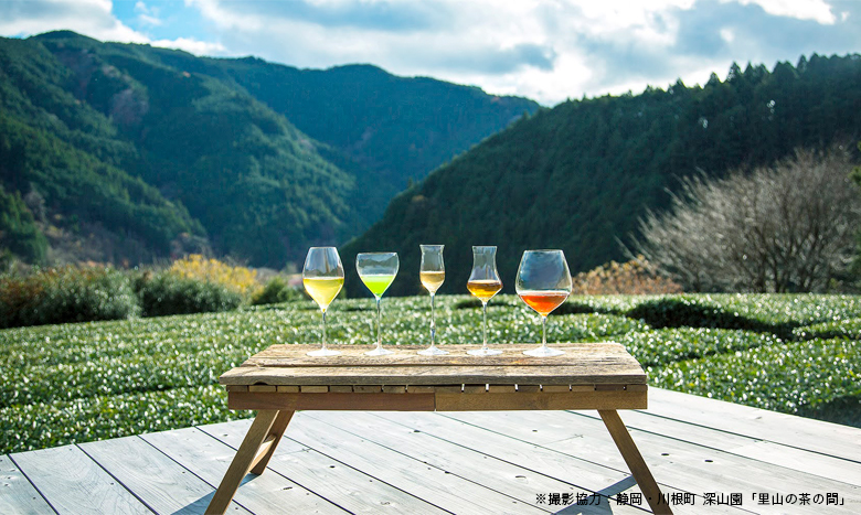 ワイングラスで味わう最高品質の日本茶「香りたつ茶畑」が発売 イメージ画像